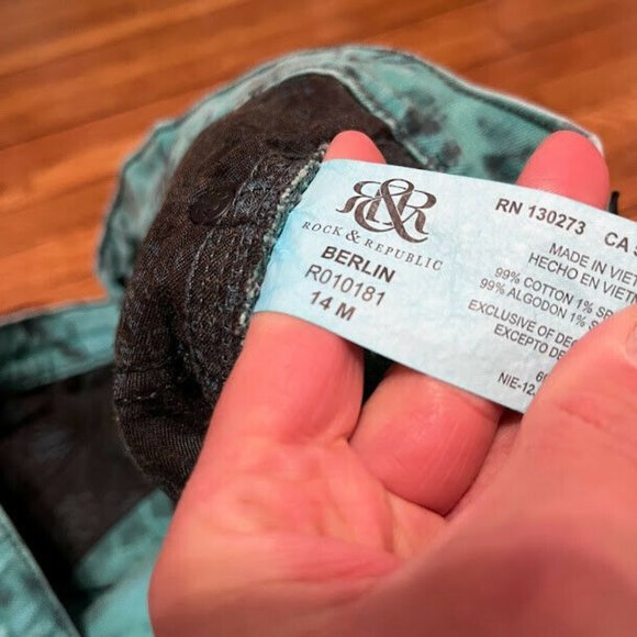 Rock & Republic Berlin Oscar Blue Tie Dye Jeans Womens Size 14 Straight Leg - Picture 3 of 4